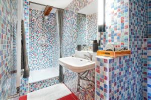 a bathroom with a sink and a shower at La Forge - Chambres d'hôtes en Ardenne in Wellin