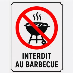 a sign that reads incident au barbecuing at À la de Chambre de Lau in Noé