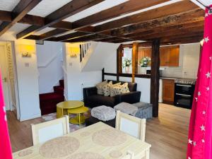 a living room with a couch and a table at sinton House in Bransford