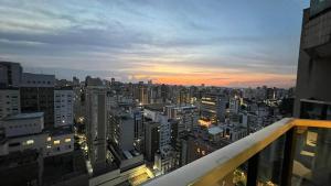 a view of a city skyline at sunset at LK Funcionários 6 in Belo Horizonte
