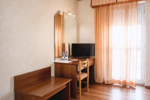 โทรทัศน์และ/หรือระบบความบันเทิงของ Phi Hotel Ambra