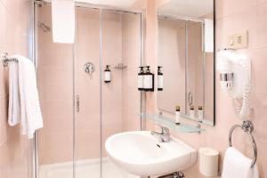ห้องน้ำของ Phi Hotel Ambra