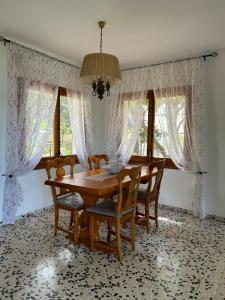 a dining room with a table and chairs and windows at Apartmento Sant Pau 7 in Llança