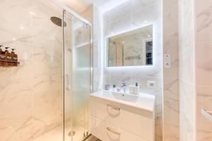 a bathroom with a sink and a shower at Parking free - cosy & elegant in LʼHay-les-Roses +23 photos