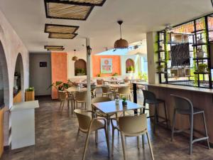 a restaurant with tables and chairs and a bar at Hotel Terrazas del sol in Arequipa