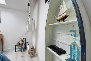 a room with a shelf with a miniature boat on it at Chambre D'hôtes - Chambre Marine in La Plaine-sur-Mer