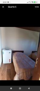 a bedroom with a bed and a white cabinet at Quarto Meudon in Teresópolis