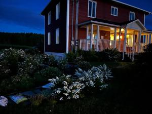a house with lights on in the yard at Couchers de soleil à Sainte-Flavie in Sainte-Flavie
