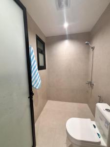 a bathroom with a shower and a toilet and a sink at ايراد للشقق المفروشه in Dammam