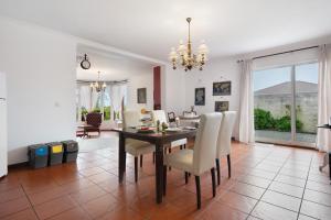 a dining room with a table and chairs at Casa Carmen in Cabouco