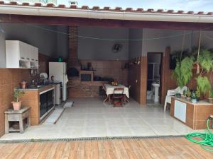 a kitchen and dining area with a table in a kitchen at Casa da Val in Saquarema