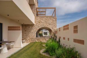 an external view of a house with a garden at Kelyfos Nafpaktos in Nafpaktos