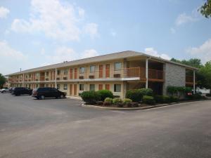 a large building with cars parked in a parking lot at Wilmington Inn in Wilmington