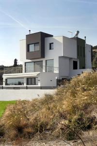 a white house on top of a hill at Villa NK in Paleo Tsifliki