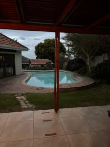 a view of a swimming pool in a yard at Cottage Hill in Gqeberha