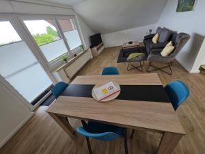 a dining room and living room with a table and chairs at FeWo Weitblick in Sassenburg