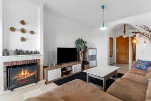 a living room with a couch and a fireplace at Piso La Alondra in Fuengirola