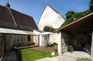 an external view of a house with a wooden deck at Le Petit Musée in Loches