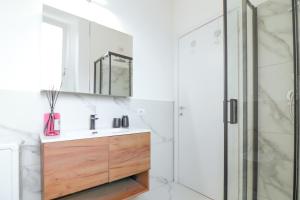 a bathroom with a sink and a shower at La casetta in corte in Cormano +17 photos
