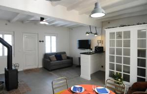 a living room with a table and a couch at Le Petit Musée in Loches