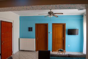 a living room with two doors and a ceiling fan at Maria Apartments in Perea
