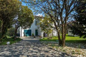 a cobblestone street in front of a white house at La Casetta di Renzo e Lucia in Olginate