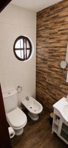 a bathroom with a toilet and a sink at Monoambiente in Ezpeleta