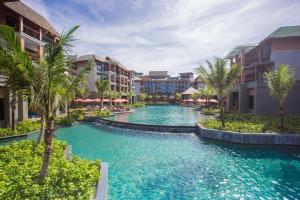 Der Swimmingpool an oder in der Nähe von Mai Khaolak Beach Resort & Spa - TUIBLUE Mai Khaolak