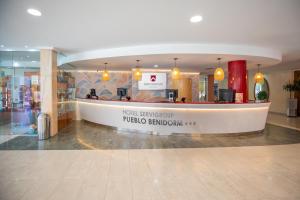 a lobby of araxoco ramadanastery with a counter at Hotel Servigroup Pueblo Benidorm in Benidorm