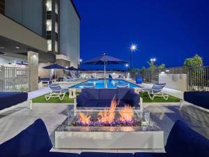 a backyard with a fire pit and a swimming pool at night at SpringHill Suites by Marriott Phoenix Gilbert in Gilbert