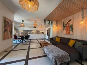 a living room with a couch and a table at Le Gahignon in Lanton