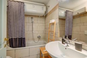 a bathroom with a sink and a bath tub at Palazzo Gritti in Morcote