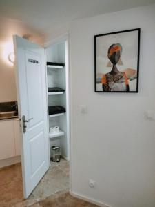 a room with a white wall with a picture on the wall at Cosy Appartement Hyper Centre-Ville in Quimper +87 photos