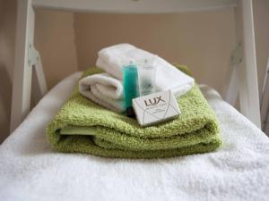 a pile of towels on a bed with a tube of toothpaste at The Cross Keys in Worthington +50 photos