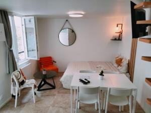 a bedroom with a bed and a table and chairs at Duplex Hyper centre-ville 10 in Quimper