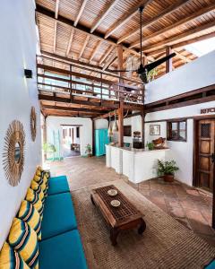 a living room with a couch and a table at Posada Casa Play Los Roques in El Roque