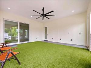 an empty living room with a green carpet at The Sunshine Studio - No Smoking in Orlando