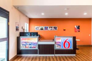 Certifikát, hodnocení, plakát nebo jiný dokument vystavený v ubytování Motel 6-Jourdanton, TX
