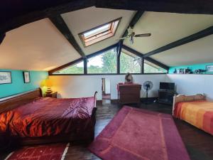 a bedroom with two beds and a window at Gite du Paradis in Vieuzos