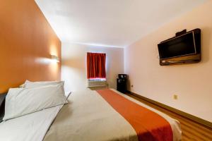 TV a/nebo společenská místnost v ubytování Motel 6-Jourdanton, TX