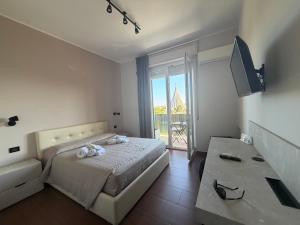 a bedroom with a bed and a view of the eiffel tower at Panoramic Rooms in Syracuse