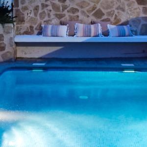 a swimming pool with pillows on top of it at Insula Barataria in Belmonte