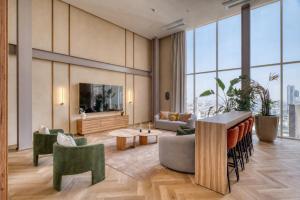 a living room with a couch and a table at Nido x Downtown MTY in Monterrey
