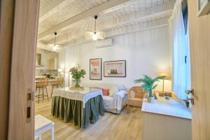 a living room with a couch and a table at Apartamentos La Gruta de Aracena 3 in Aracena