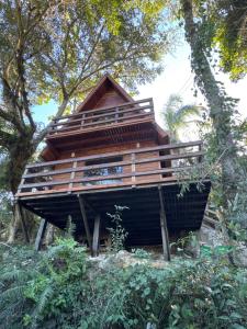 a tree house in the middle of a forest at Cabanas da zimba in Imbituba