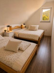 a bedroom with two beds and a window at Solna Chata-dom na wyłączność Grota solna, balia, sauna, basen in Rajcza