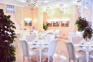 Restaurace v ubytování Admiral Hotel