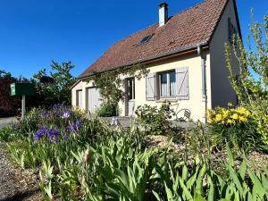 a house with a garden in front of it at Aux Forts Champs in Vouhenans