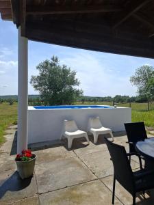 a group of chairs and tables on a patio at Cabana do Compadre in Vila Nova da Baronia +18 photos