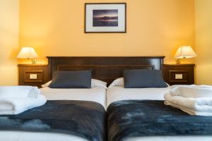 two beds in a room with two pillows at CT Las Tres Palmeras - Valle Gran Rey in Valle Gran Rey